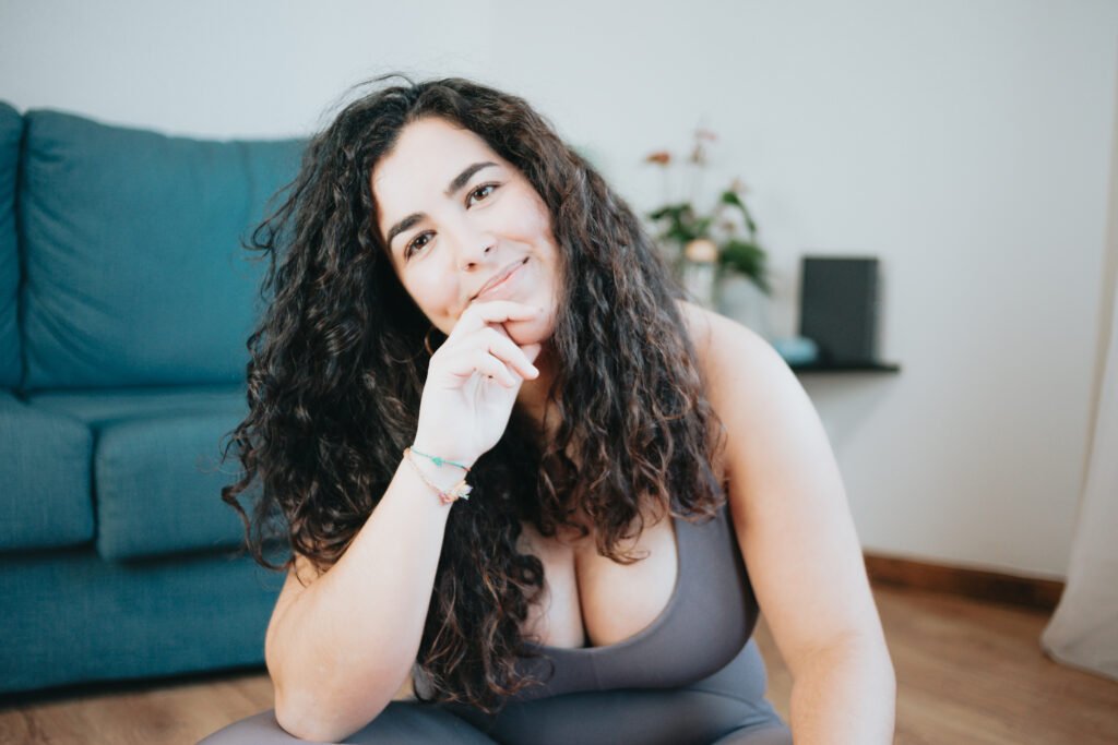 super happy plus size curly woman smiling to camer 2024 10 18 04 11 31 utc